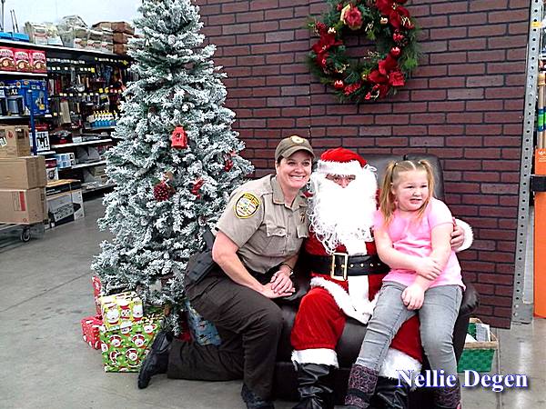 Annual Jamestown Cops & Kids program Dec 13, 2015  - photos by Nellie Degen for CSiNewsNow